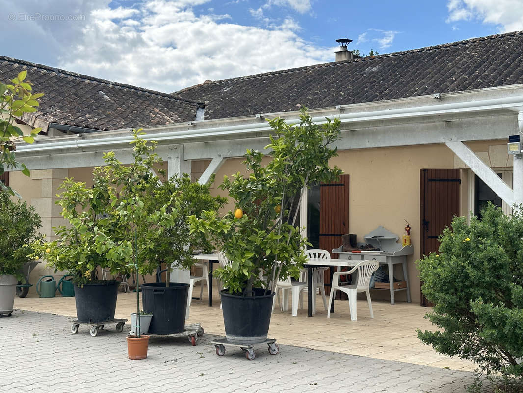 Maison à LA ROCHE-CHALAIS