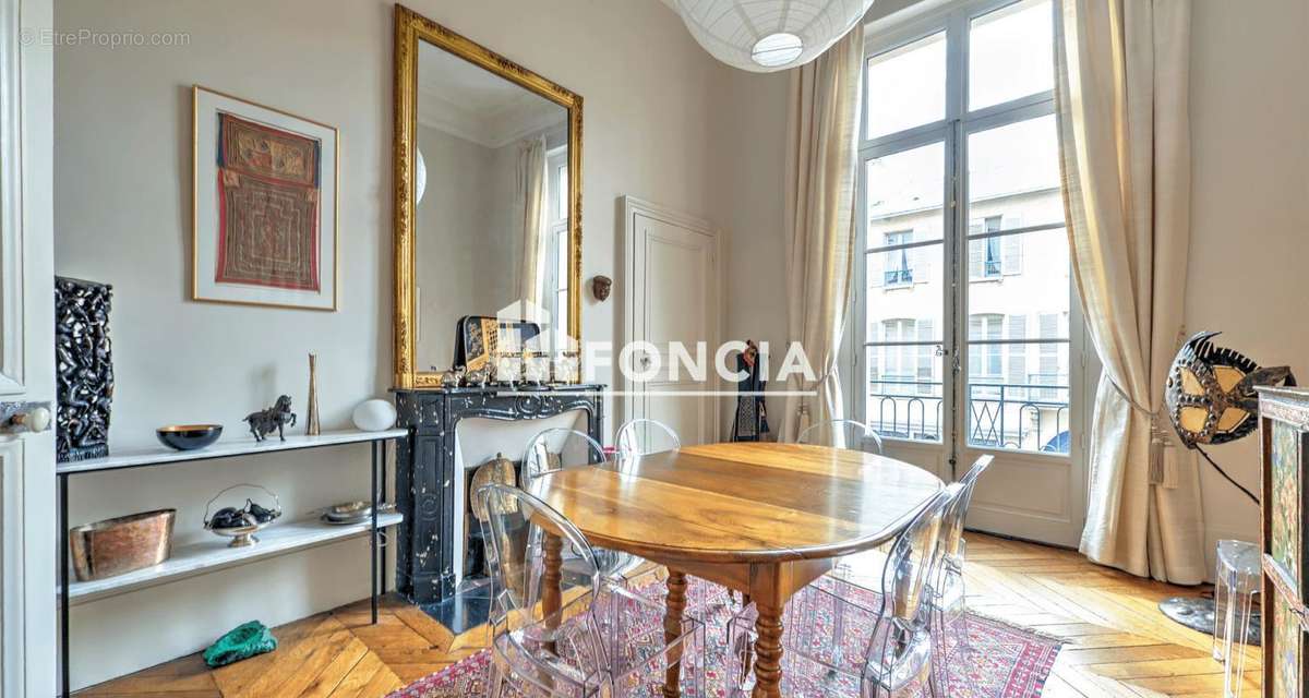 Appartement à VERSAILLES