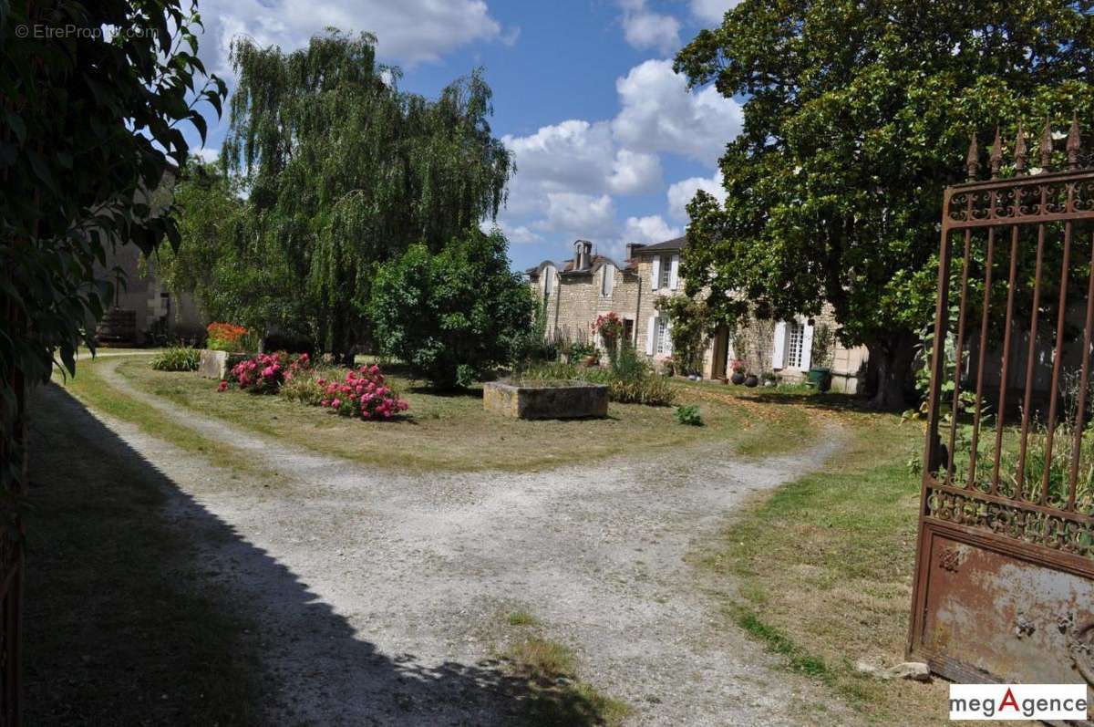 Maison à VILLARS-EN-PONS