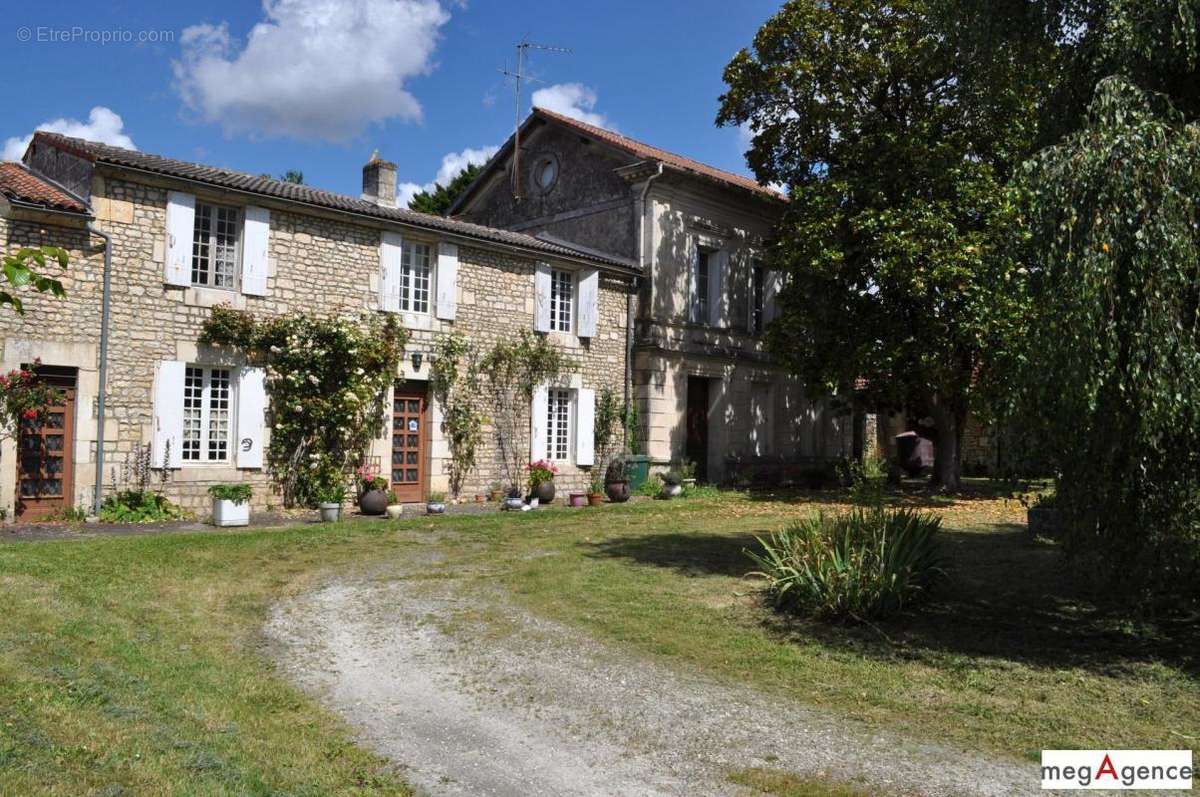 Maison à VILLARS-EN-PONS