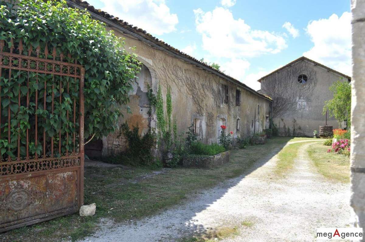 Maison à VILLARS-EN-PONS