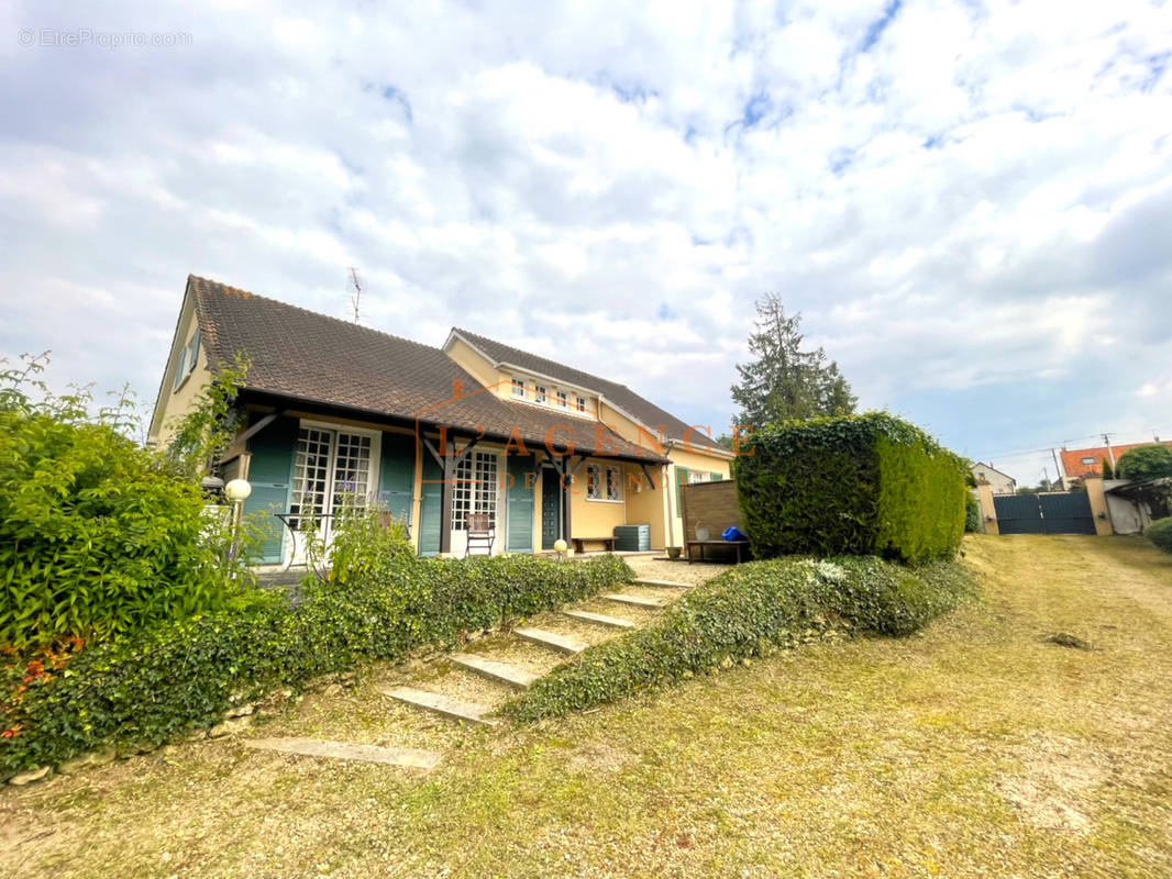 Maison à QUINCY-VOISINS