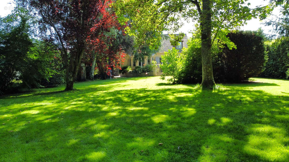 Maison à DAMPIERRE-EN-YVELINES