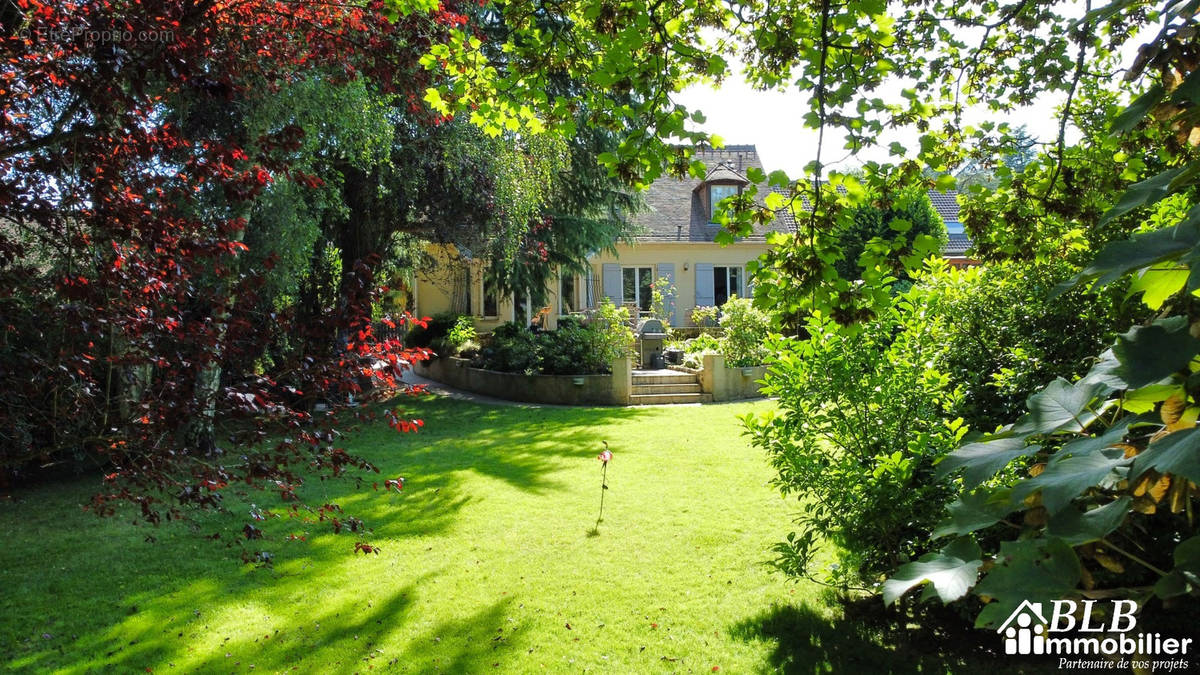 Maison à DAMPIERRE-EN-YVELINES