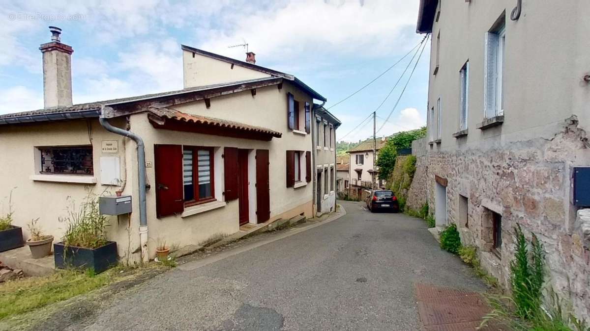 Maison à VILLECHENEVE