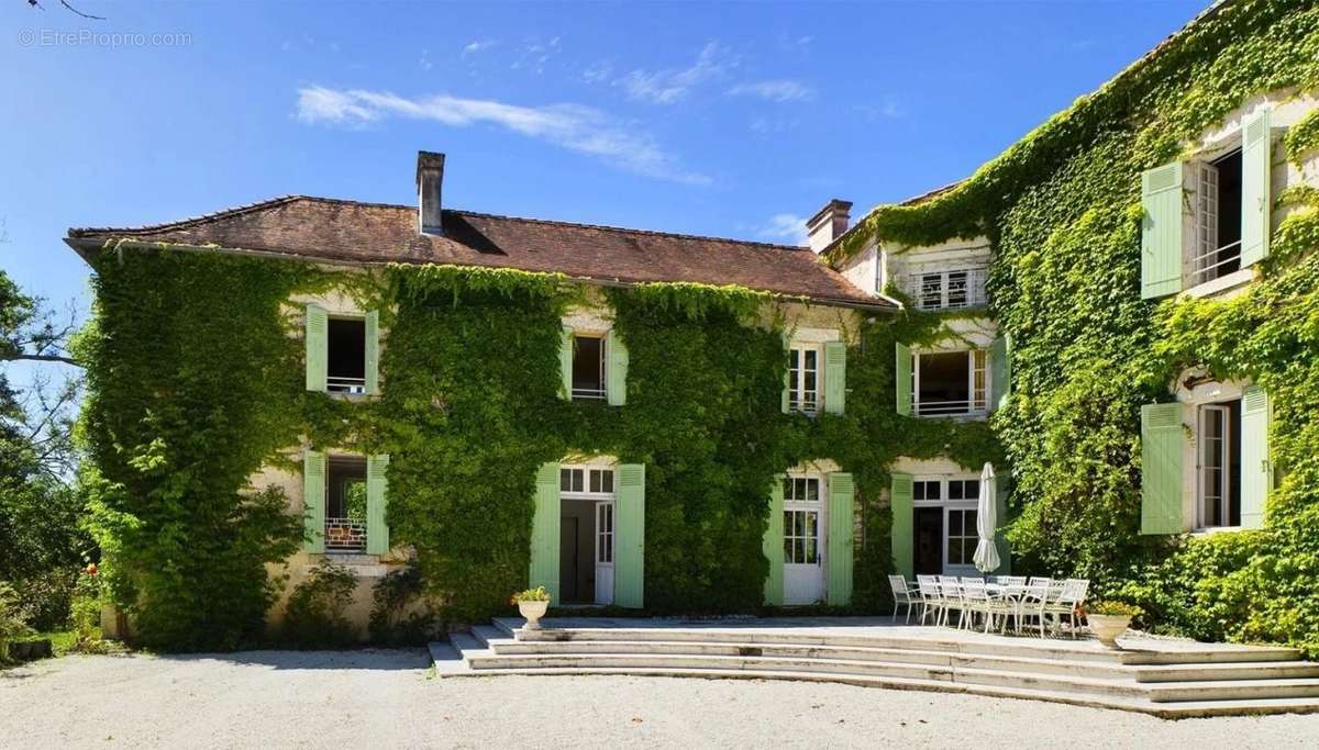 Maison à AUBETERRE-SUR-DRONNE