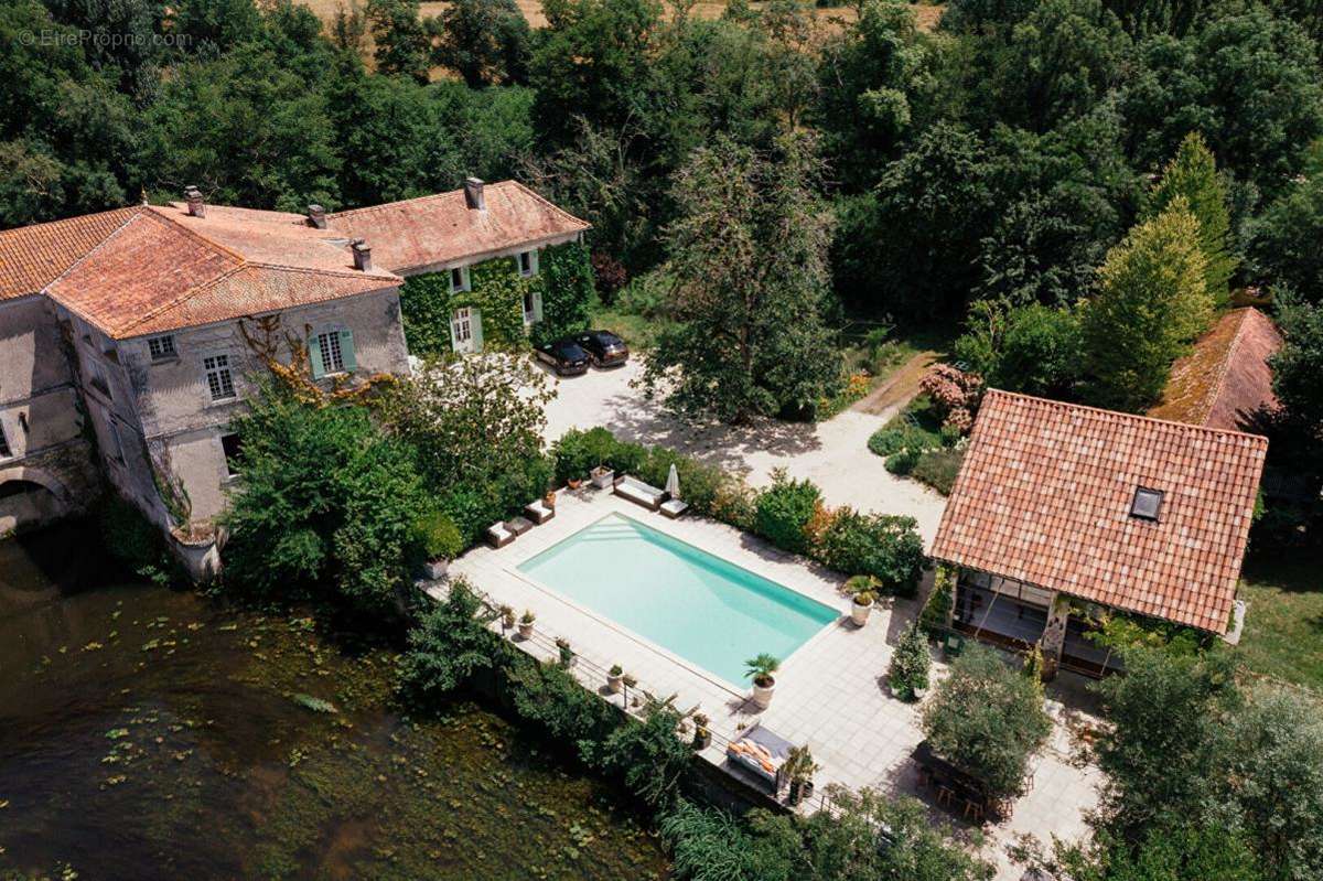 Maison à AUBETERRE-SUR-DRONNE