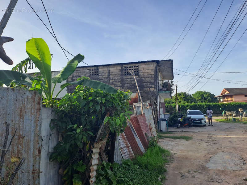 Terrain à CAYENNE