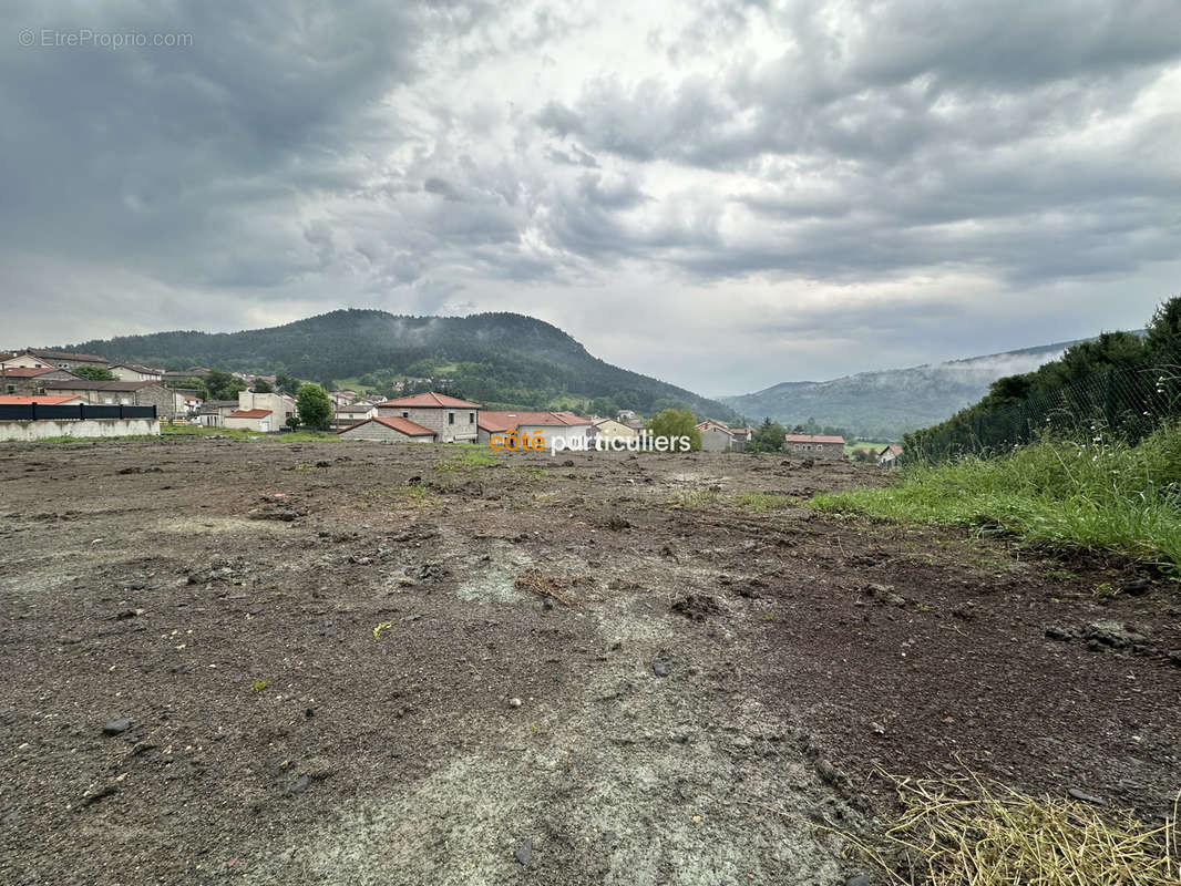 Terrain à COUBON