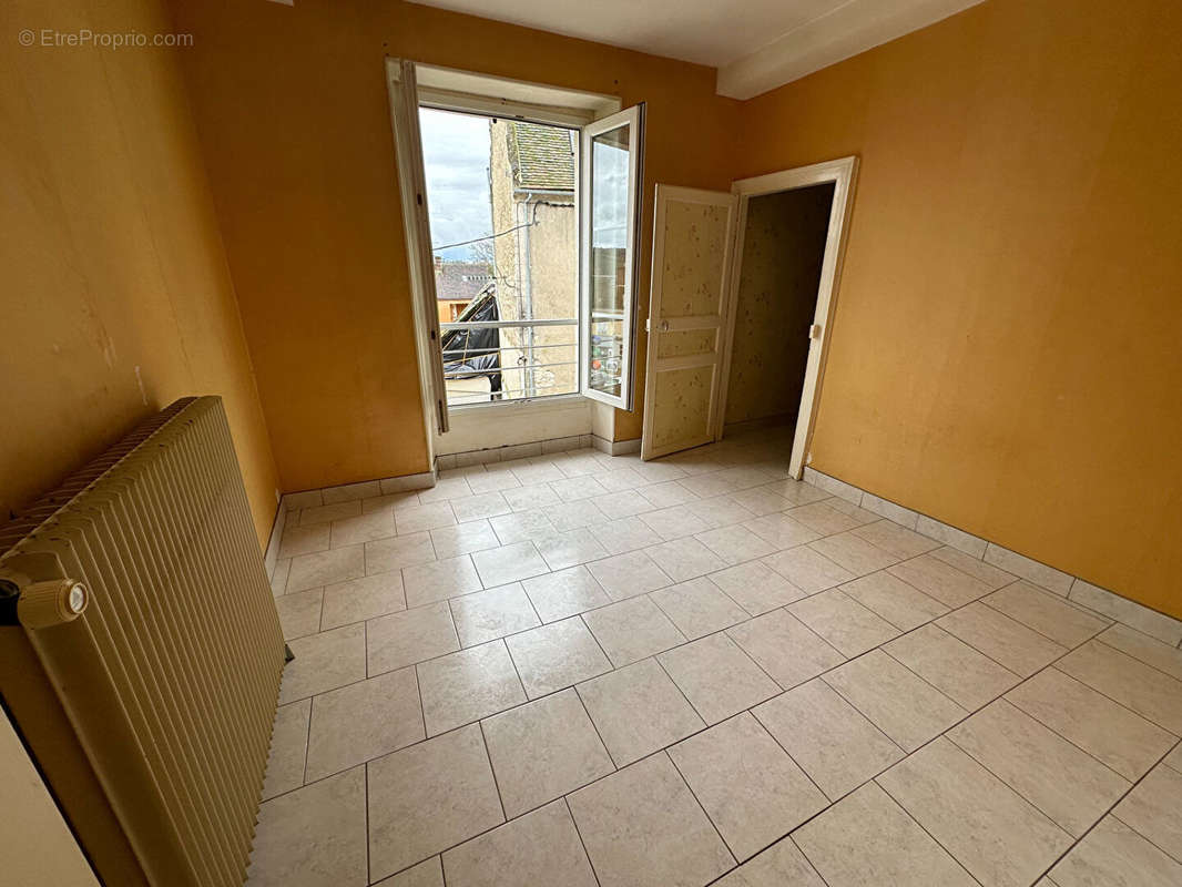 Appartement à REMALARD