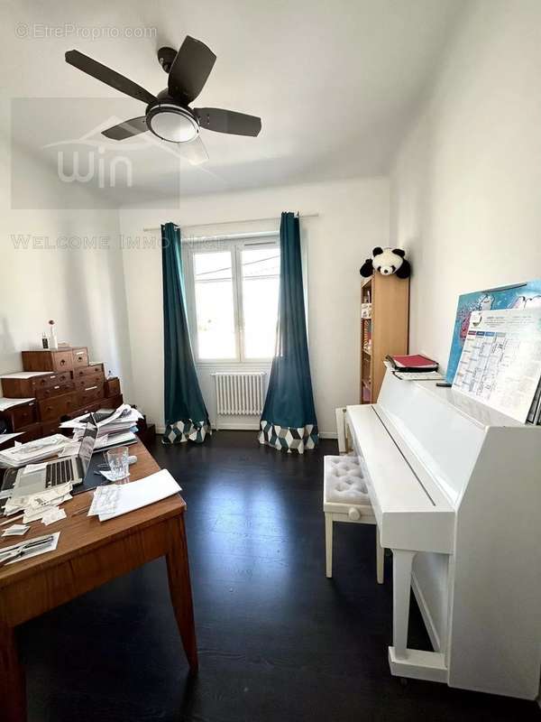 Appartement à SAINT-LAURENT-DU-VAR