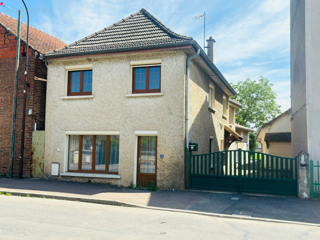 Maison à OUROUX-SUR-SAONE