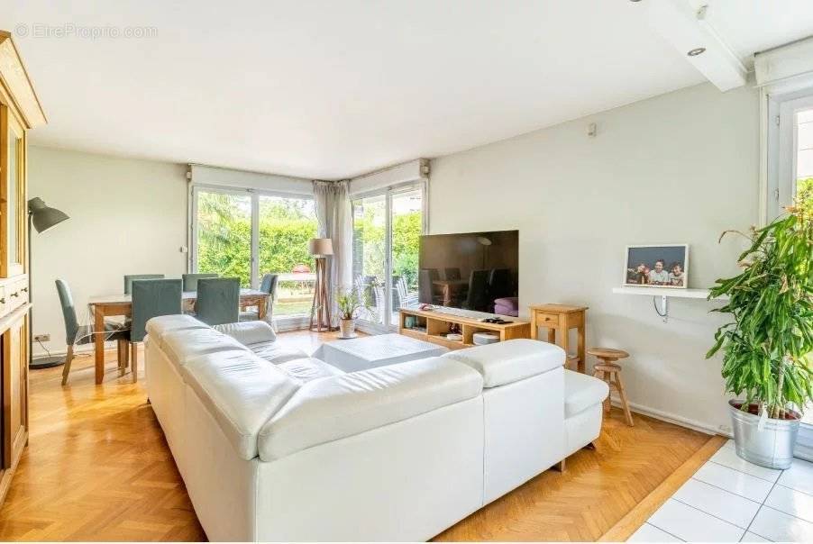 Appartement à LE PLESSIS-TREVISE