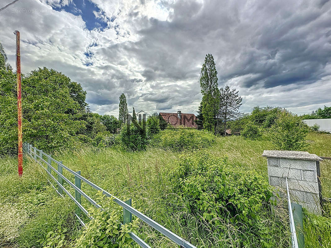 Terrain à NEUFCHATEAU