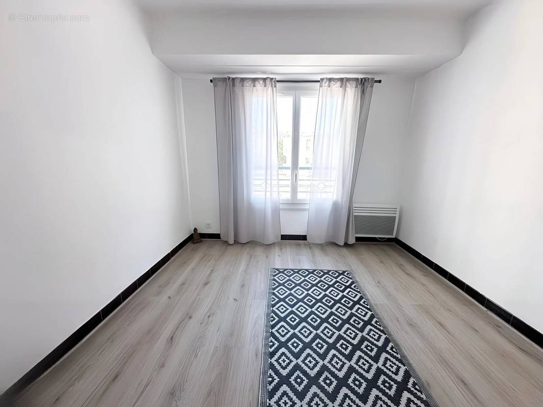 Appartement à MARSEILLE-5E