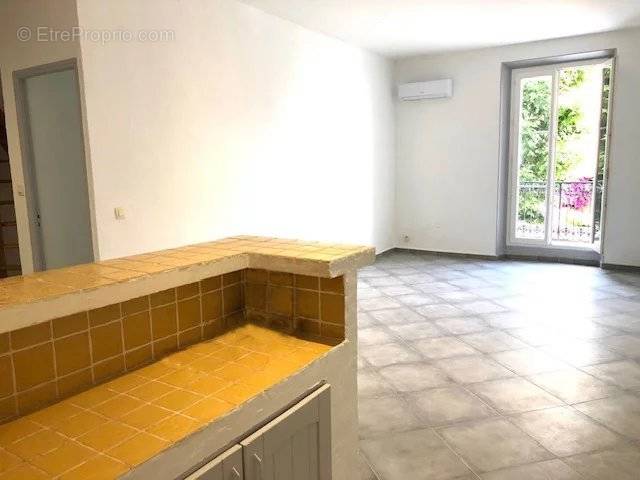 Appartement à ROQUEBRUNE-SUR-ARGENS