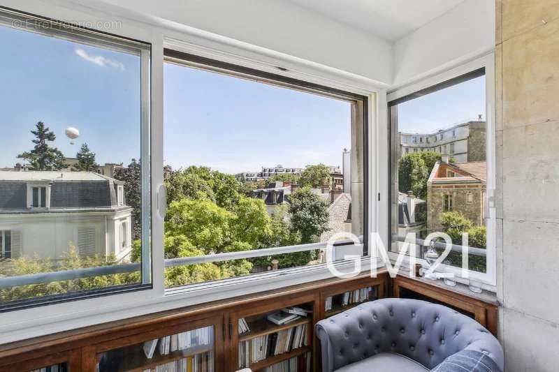 Appartement à PARIS-16E