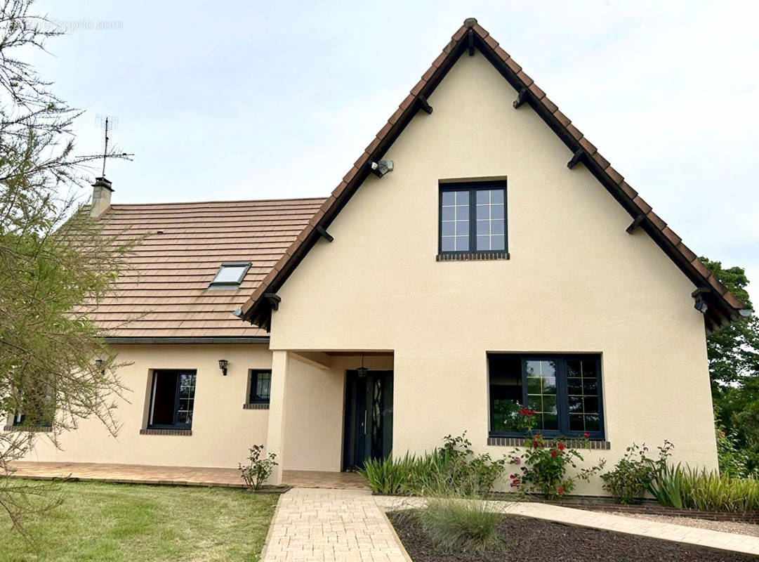 Maison à CHARBUY