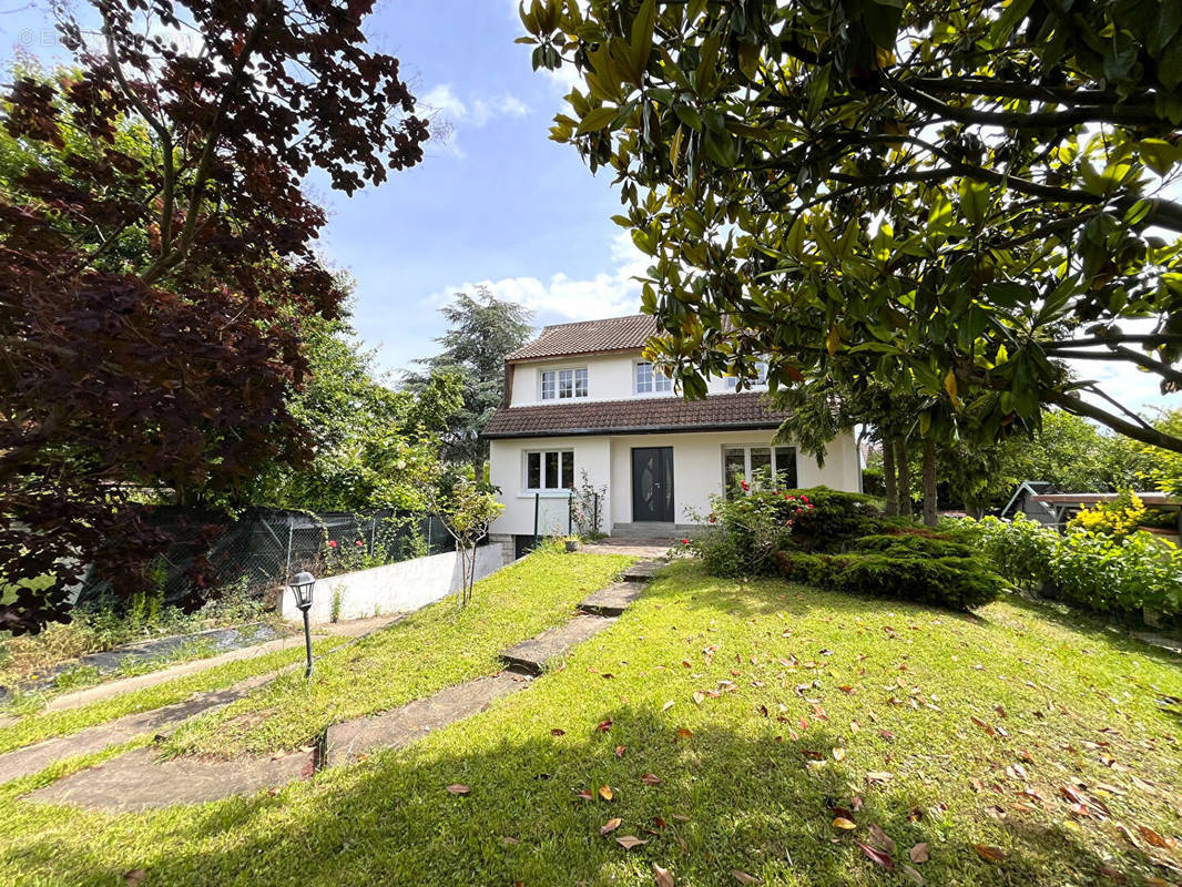 Maison à CHANTELOUP-LES-VIGNES