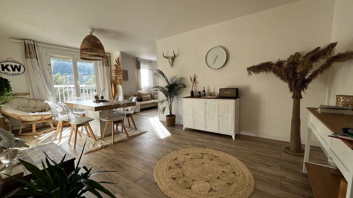 Appartement à HYERES