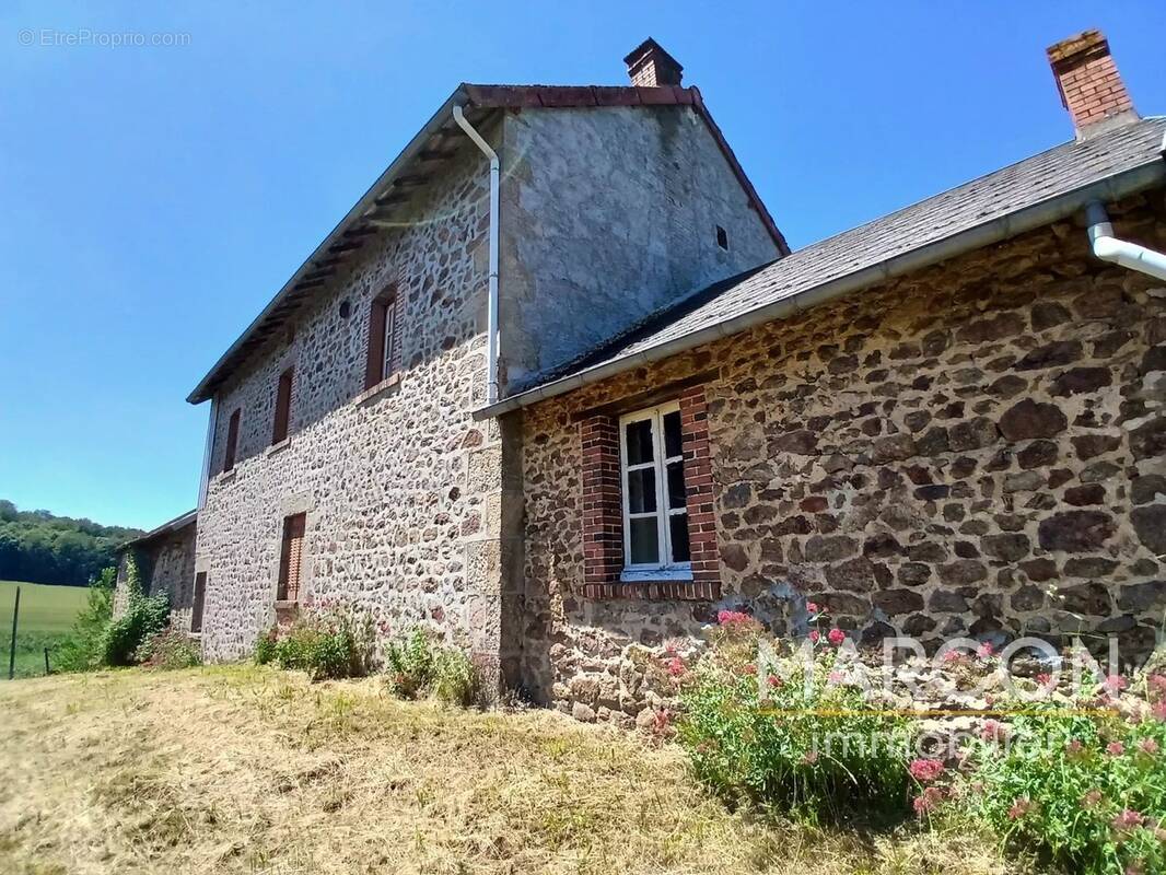 Maison à MONTAIGUT-LE-BLANC