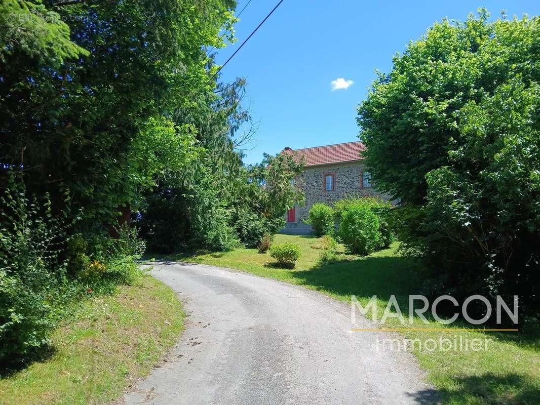 Maison à MONTAIGUT-LE-BLANC