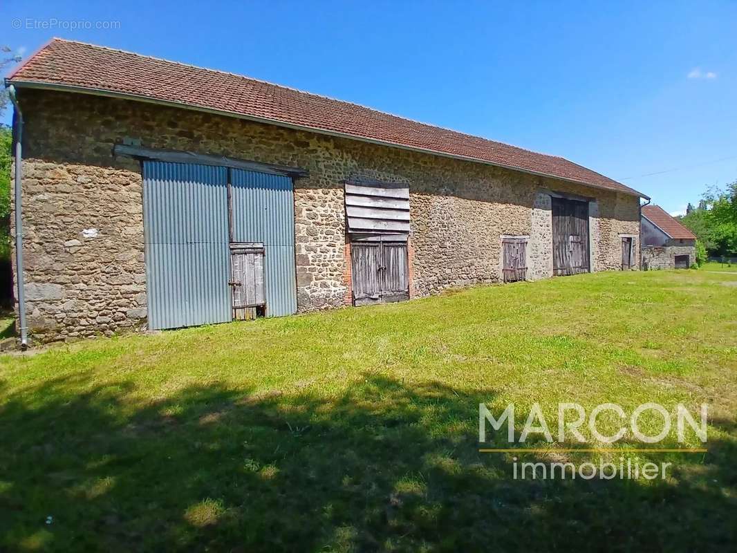 Maison à MONTAIGUT-LE-BLANC