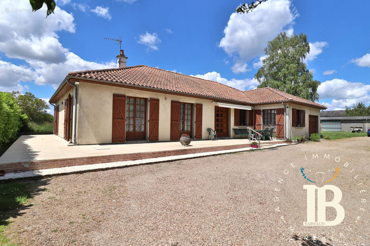 Maison à COUSSAY