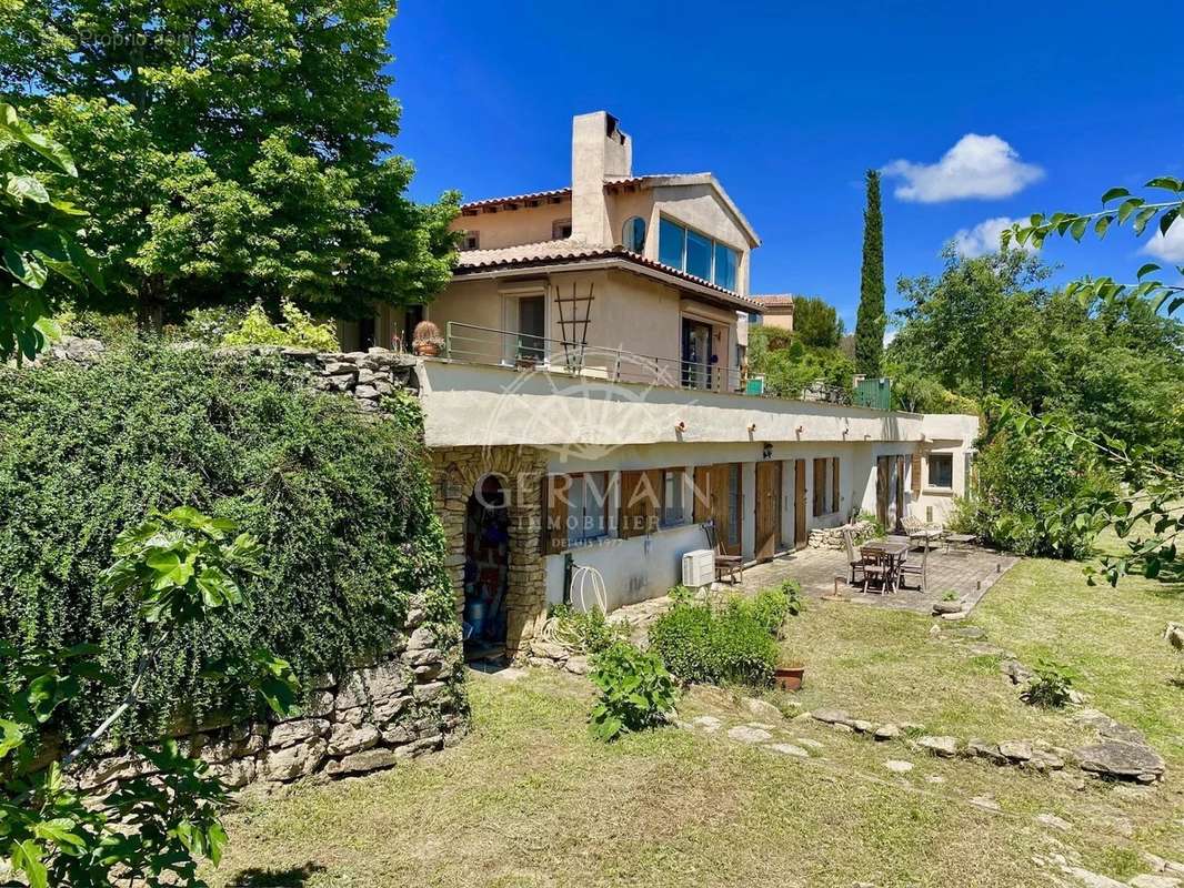 Maison à LA ROQUE-SUR-PERNES