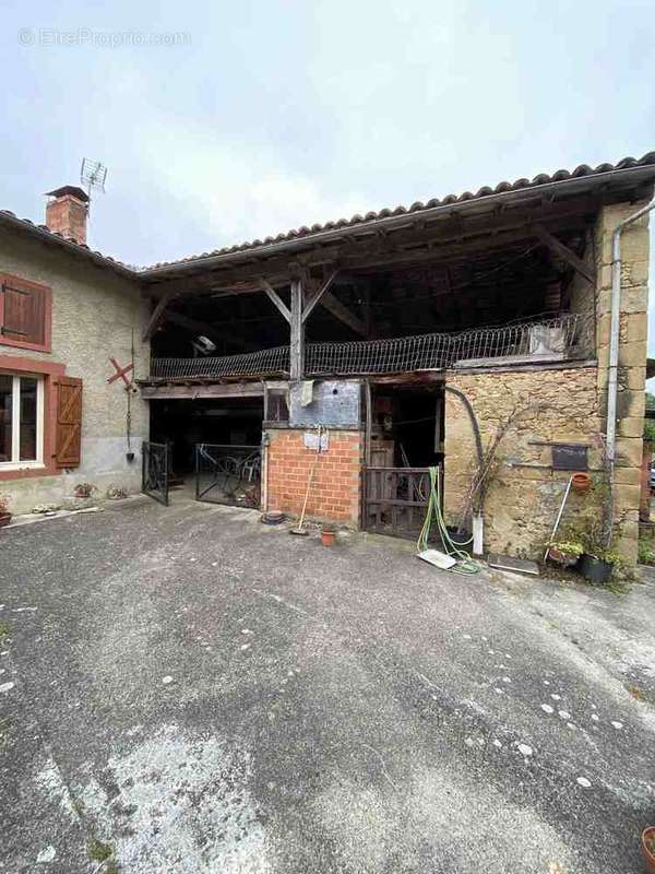 Maison à AURIGNAC