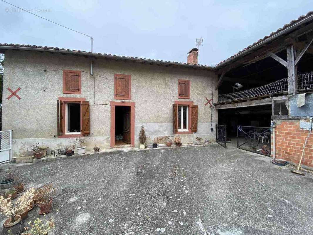 Maison à AURIGNAC