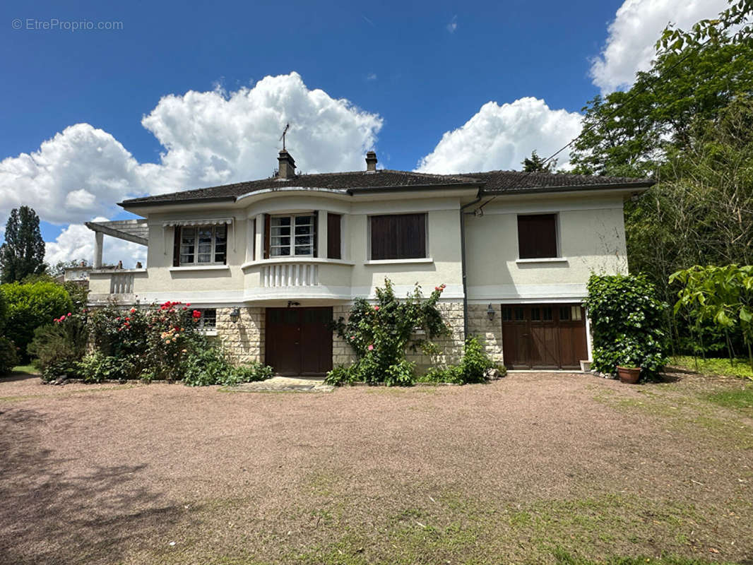 Maison à LA CHAPELLE-MONTLINARD