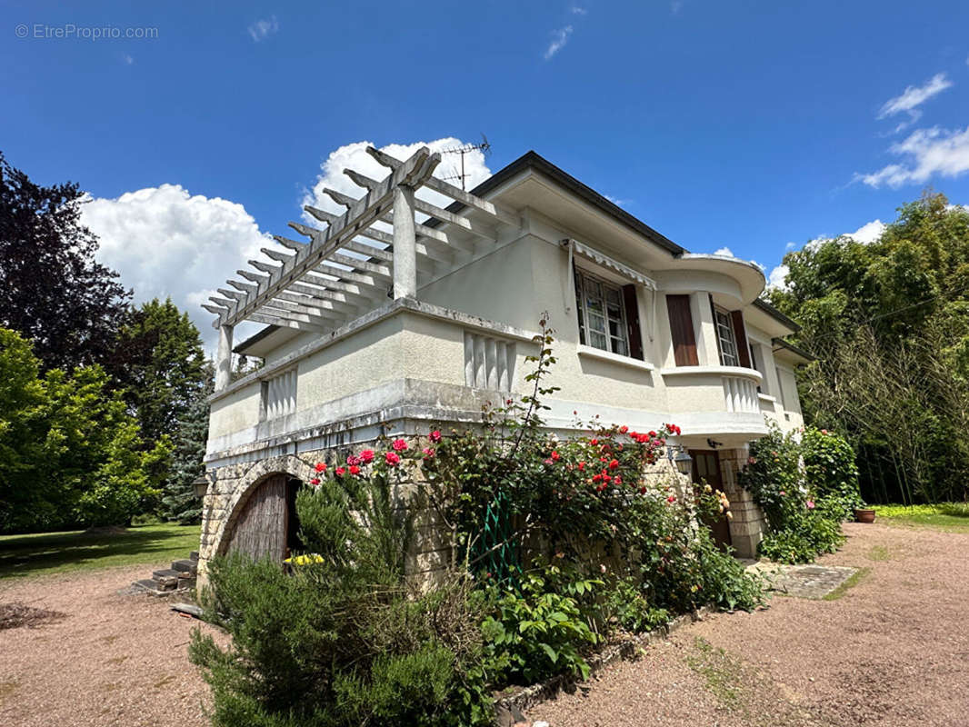 Maison à LA CHAPELLE-MONTLINARD