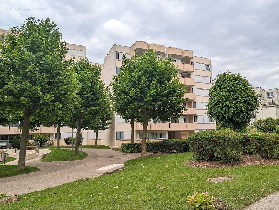 Appartement à MONTIGNY-LE-BRETONNEUX