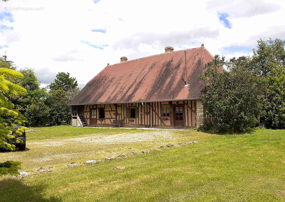 Maison à COMMENAILLES