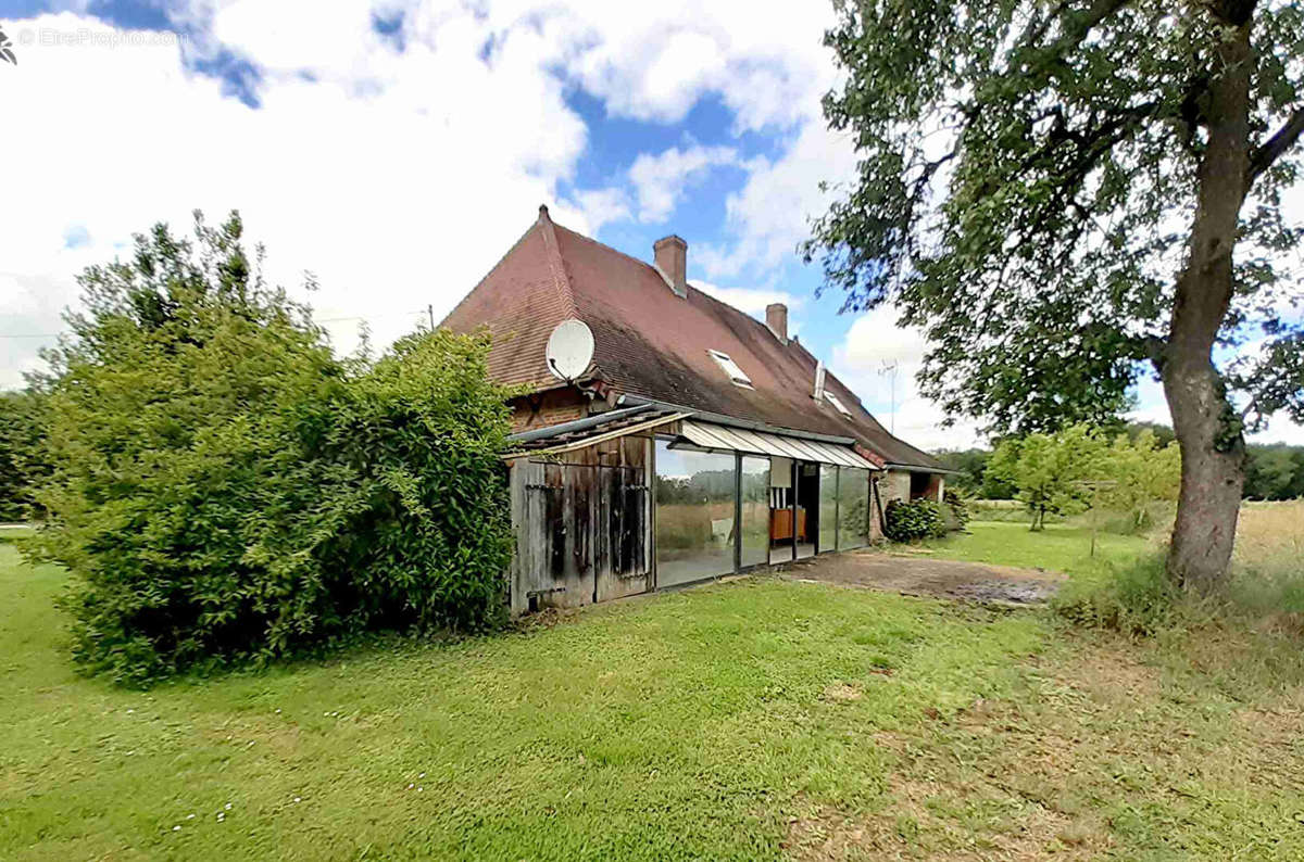 Maison à COMMENAILLES