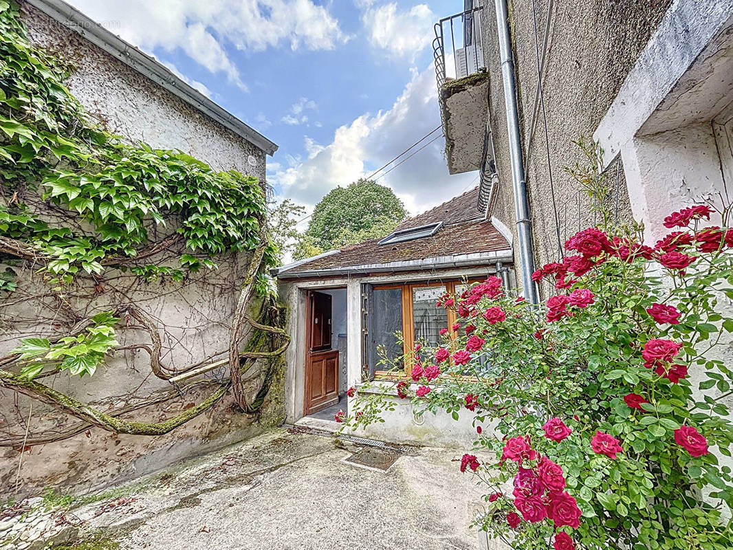 Maison à NEAUPHLE-LE-CHATEAU