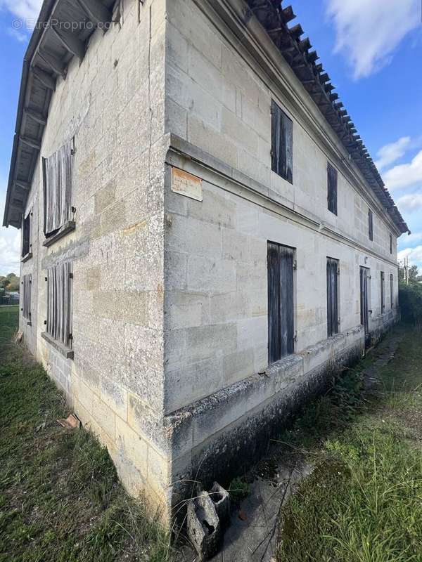 Maison à COUTRAS