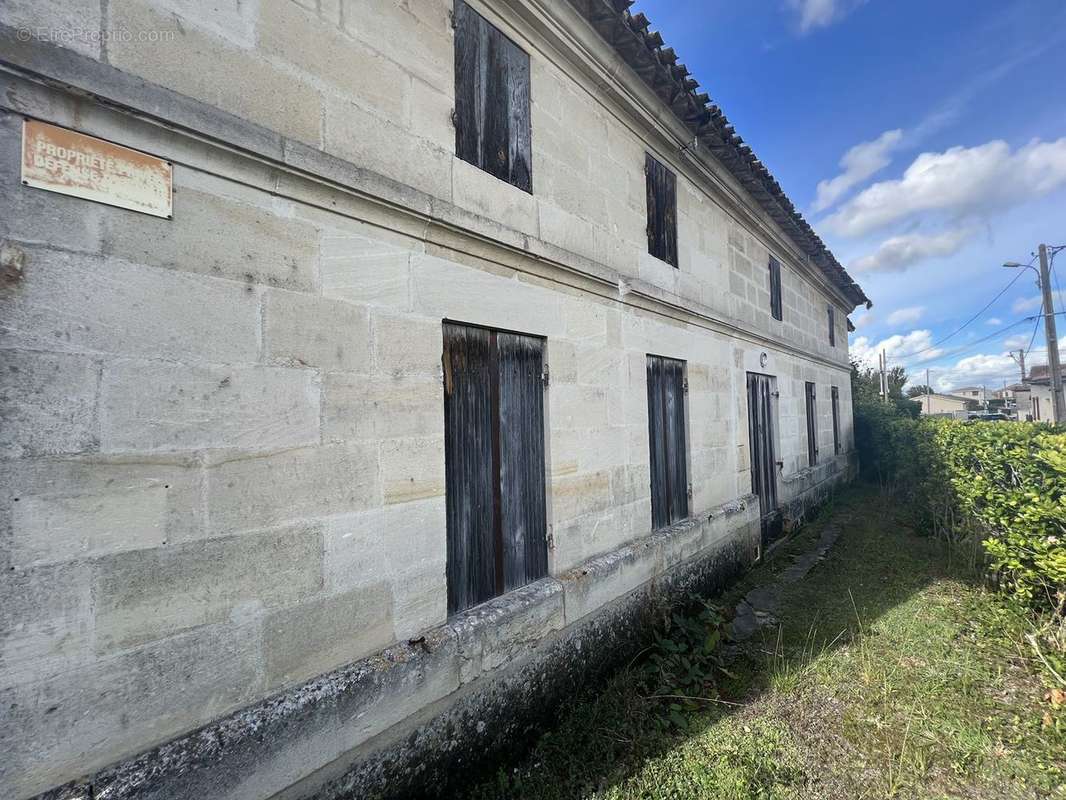 Maison à COUTRAS