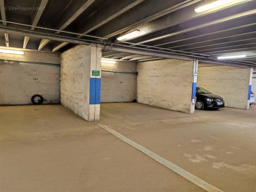 Parking à PARIS-19E