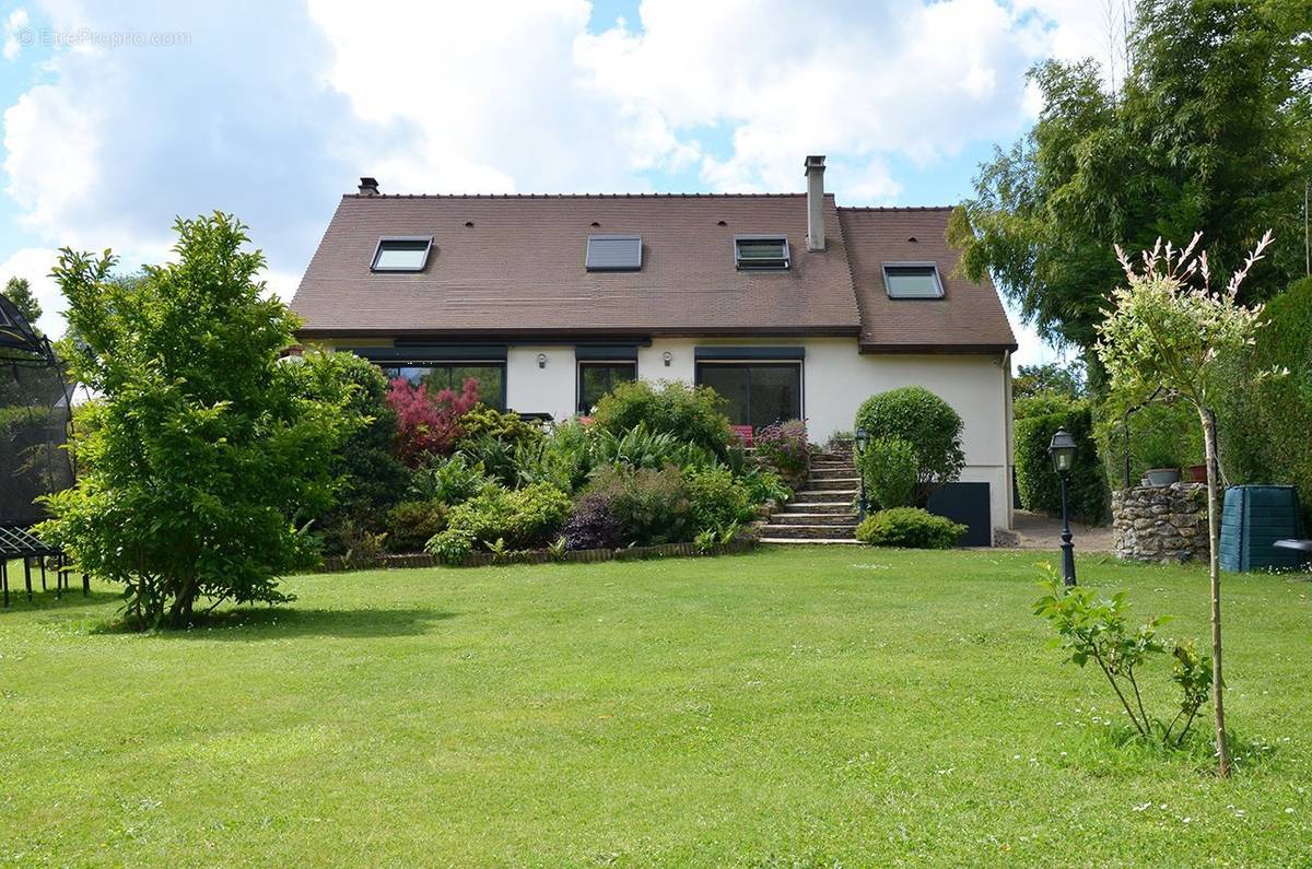 Maison à DAMPIERRE-EN-YVELINES