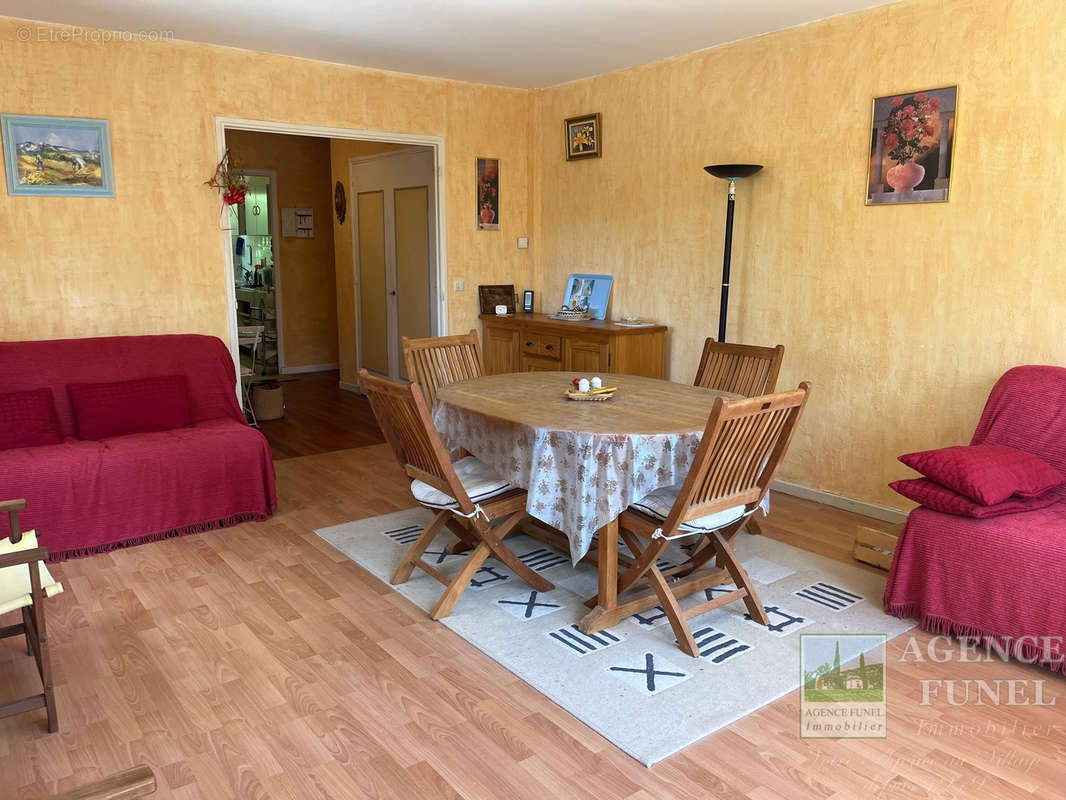 Appartement à SERANON