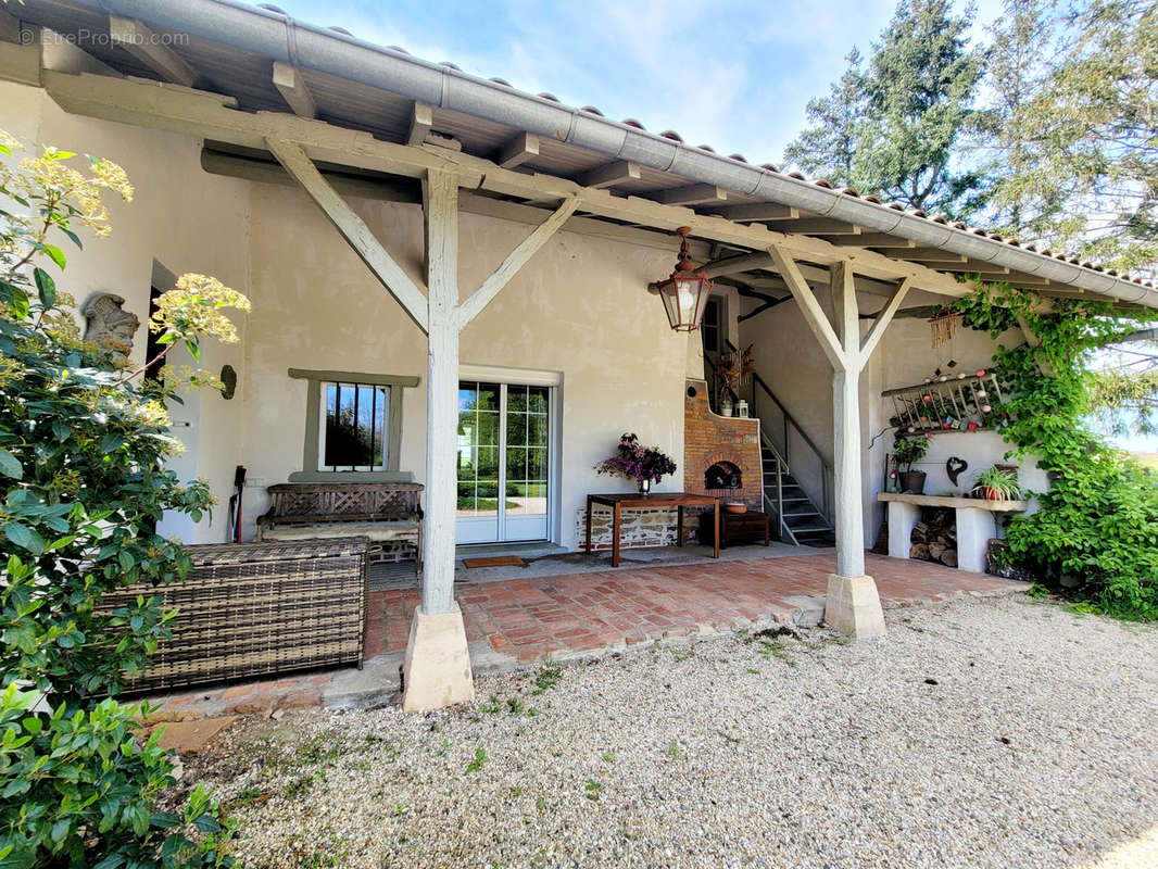 Maison à SAINT-TRIVIER-DE-COURTES