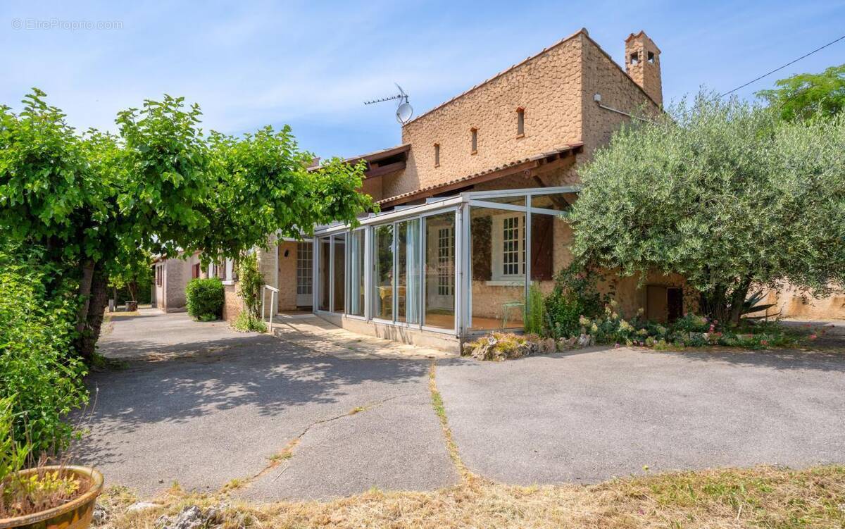 Maison à VINON-SUR-VERDON