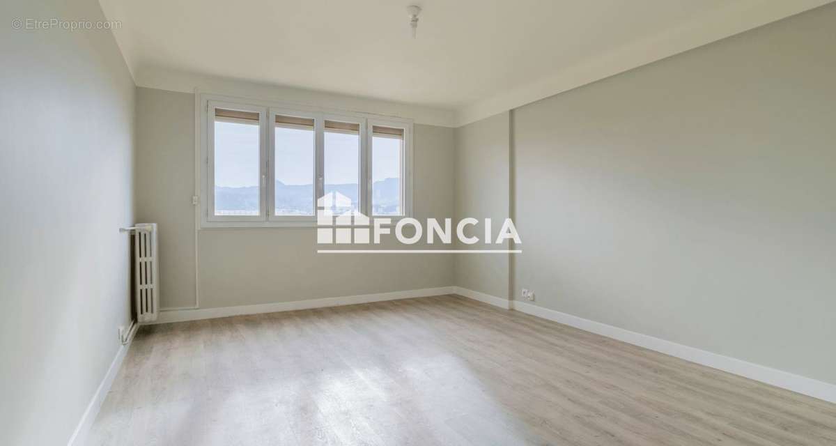 Appartement à MARSEILLE-6E