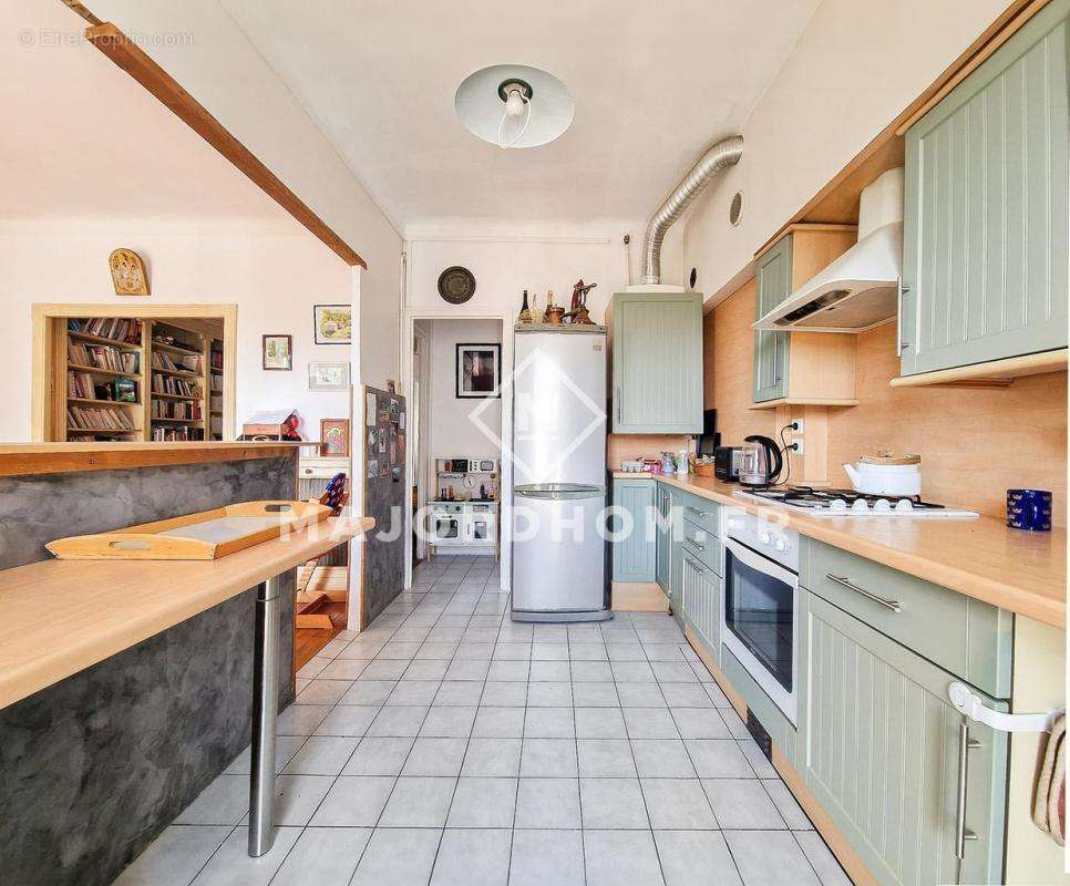 Appartement à MARSEILLE-5E