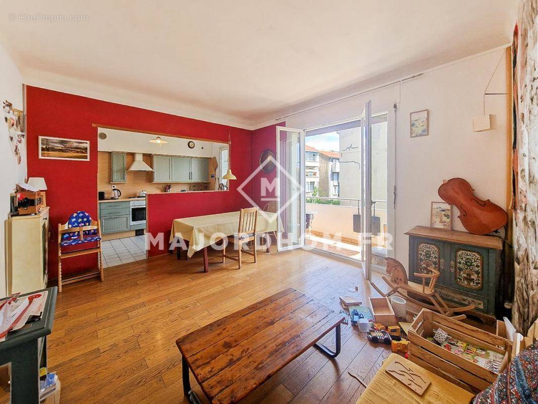 Appartement à MARSEILLE-5E