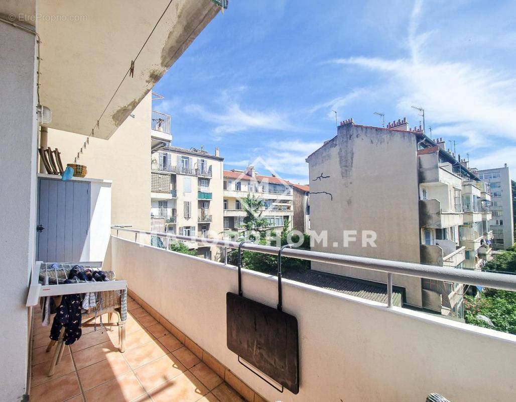 Appartement à MARSEILLE-5E