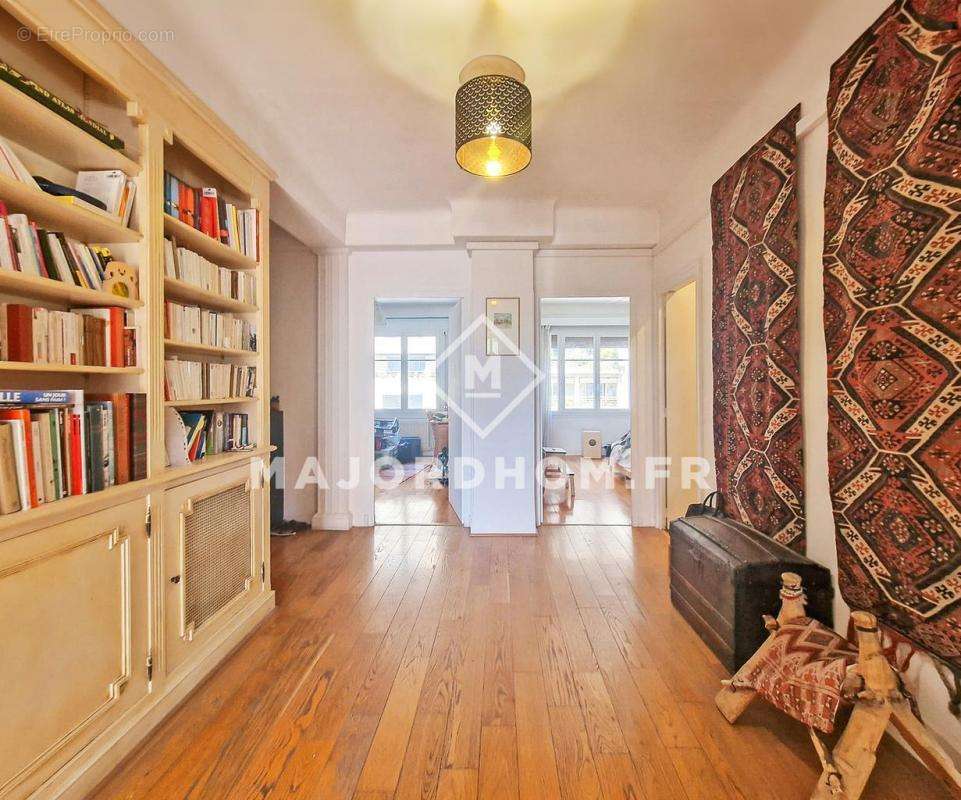 Appartement à MARSEILLE-5E