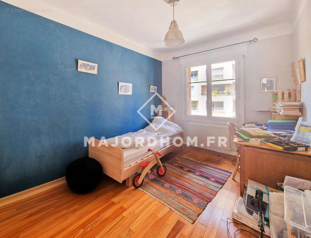 Appartement à MARSEILLE-5E